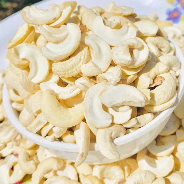 Cashew Split at Sansitha Naturals  in Bakkannapalem